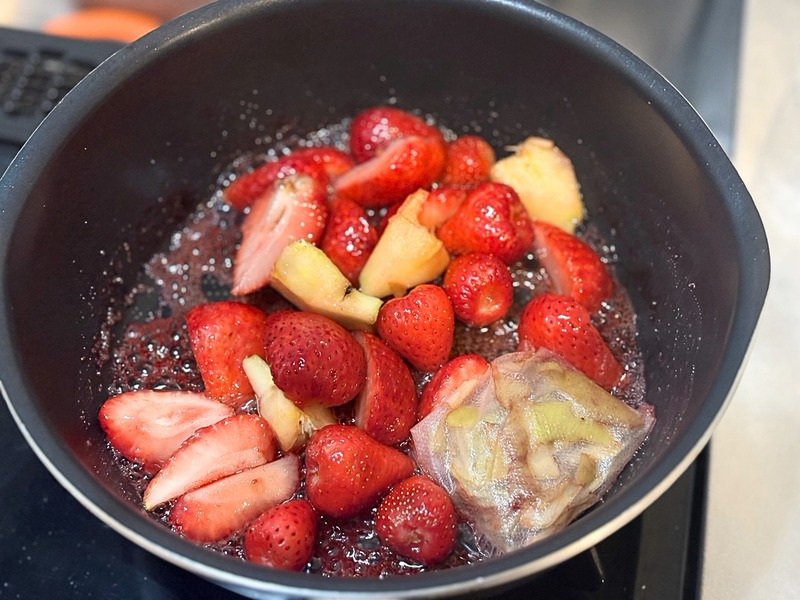 イチゴから水分が出て、大きな気泡が出ている状態