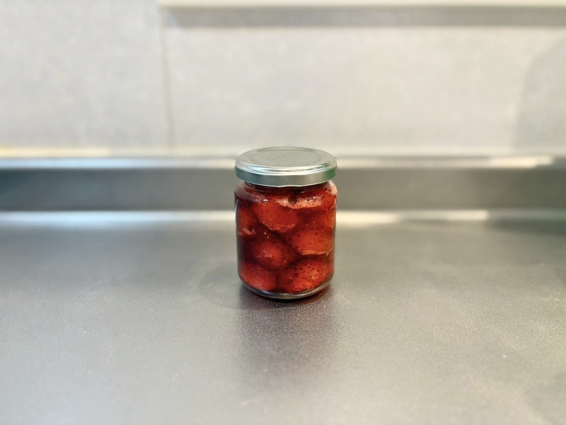瓶詰したイチゴジャム